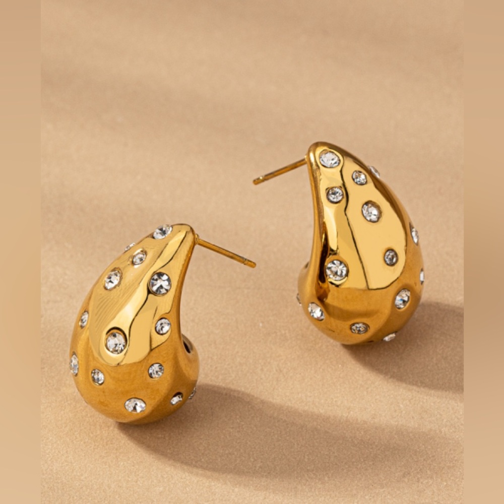 Gold tear drop earrings
